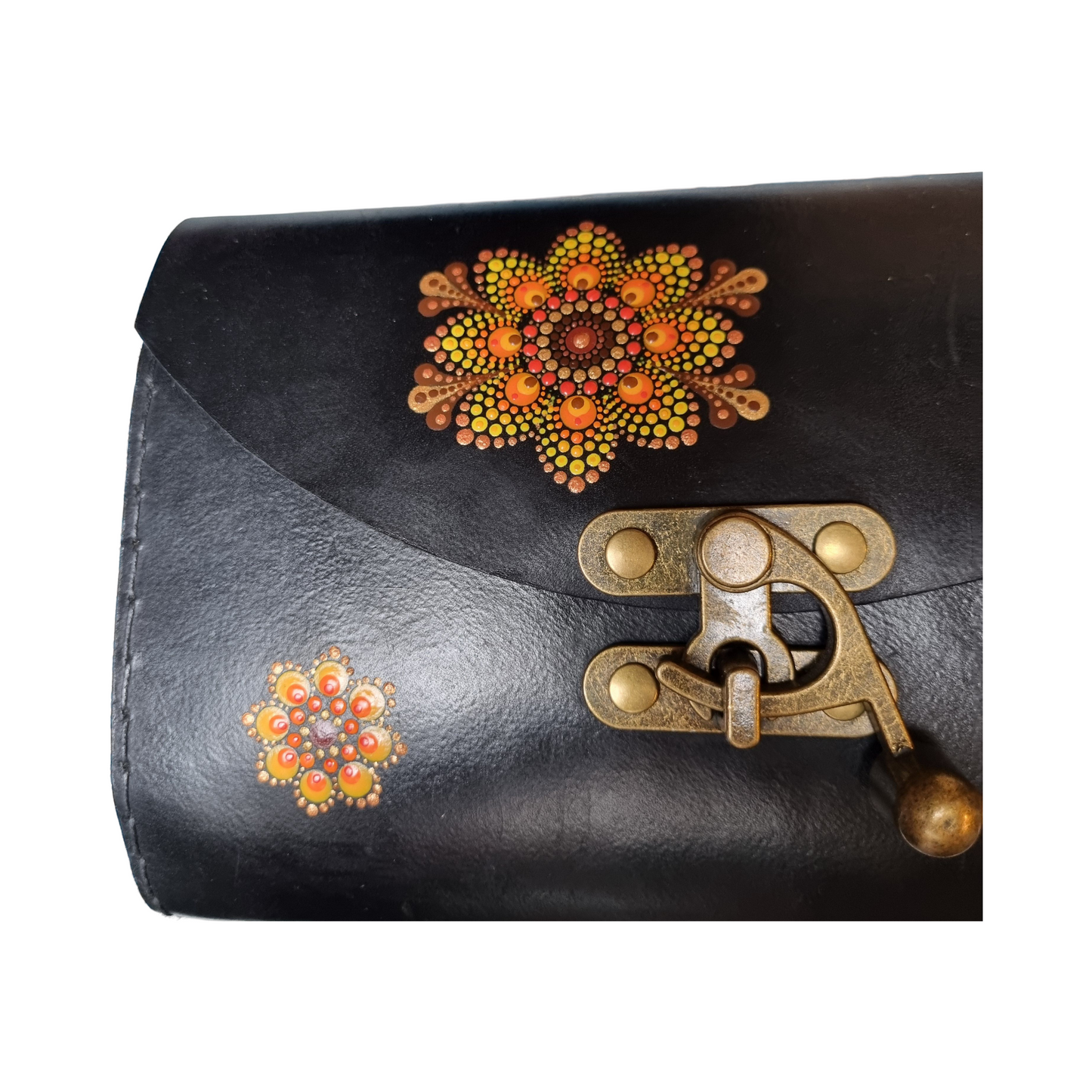 Sort clutch JuTa med orange mandalaer.