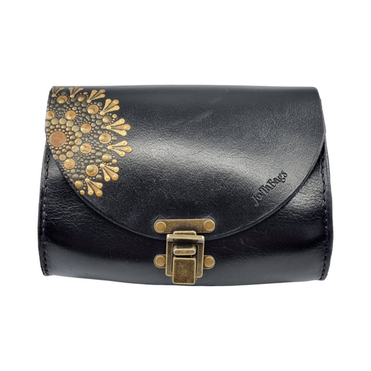 Liten håndsydd clutch lærveske med gullmandala.